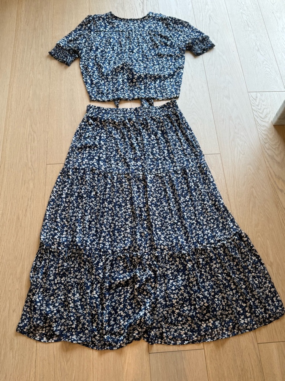 Floral Two Piece Set XL 🌿 Tie Front Top + Flowy Maxi Skirt - Picture 4 of 10